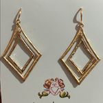 A Simple Peace Elegant Gold Geometric Pierced Earrings Photo 0