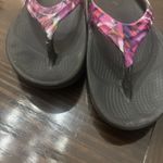 OOFOS OOlala Luxe Pink Black Womens Recovery Flip Flops Thong Sandals size W8 Photo 3