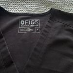 FIGS Casma Short Sleeve Scrub Top In Black Photo 2