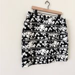 White House | Black Market  Pencil Skirt in Black & White Floral w. Lace Detail 12 Photo 2