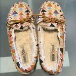 Minnetonka  size 5 fur lined Photo 0