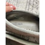 Minnetonka  gray moccasin 6‎ gray shoe Photo 2