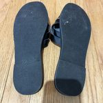 Cushionare Black Sandals with Sleek Design Photo 7