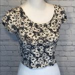 Mossimo Supply Co  T-Shirt Cropped Daisy Print-Small Photo 0