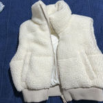 Garage  Vest Cropped Photo 0