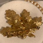 None Gold Leaves Textured Gold Tone Faux Pearl Ladies Pin Brooch Costume Jewelry Photo 1