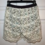Miss Me  Women’s Mid Rise Beige Crochet Shorts Size Medium‎ Photo 3