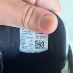 New Balance Women's Athletic Shoes - Black and White Photo 5