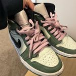 Nike Air Jordan 1 Mid Photo 0