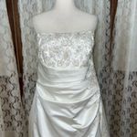 David's Bridal Beautiful David’s Bridal Strapless A lime Side Drape Wedding Gown! Photo 2