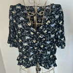 American Eagle  3/4 sleeve floral top with ruffle hem size small Photo 0