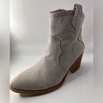 Dirty Laundry Women's Gray Textured Ankle Boots Photo 2