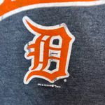 5th & Ocean Detroit Tigers 2011 Gray spellout shirt Photo 2