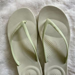 FitFlop  Women's Iqushion Ergonomic Flip-Flops Size 7 Photo 2