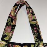 BLACK QUILTED FLORAL TOTE BAG
BUTTON EMBELLISHMENT CLOSURE
EXCELLENT CONDITION Photo 2