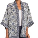 Max Studio  Medium Kimono Printed Blue & White Classic Beach Vacation Photo 6