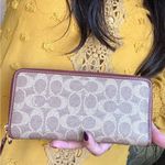 Coach Authentic  1941 crossgrain leather continental zip around wallet/Wristlet Photo 0