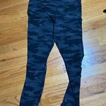 Athleta Elation Camo 7/8 Tight L Key pocket 78% nylon 22% lycra gray black Photo 0