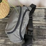 Freetoo Gray & Black Waist Travel Sport Bag Adjustable Fanny Pack NEW Photo 2