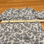 Gap  floral long sleeve top size medium. Photo 6