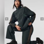 Alo Yoga NWT Alo Origin Full Zip Track Jacket Charcoal Green Limited Edition Size M Photo 4