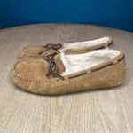 UGG  Dakota Light Brown Sheepskin Lined Tan Moccasin Slippers Women’s Size 8 Photo 3