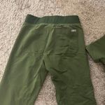 FIGS Technical Collection Green Scrub Set Photo 11