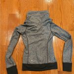 Lululemon  Women’s Active Jacket – Heathered Gray – Size 2 – EUC Photo 4