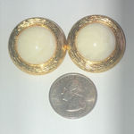 Liz Claiborne Vintage Gold Tone Round Off White Classic Retro Clip On Earrings Photo 1