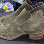 Me Too  ZEST MOSS GREEN WO SIZE 7.5 SUEDE LEATHER ANKLE BOOT CLEAN EUC Photo 4