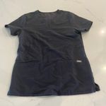 FIGS  Casma Three-Pocket‎ Scrub Top in Charcoal size XS Photo 0