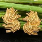 Monet Vintage  Signed Gold-tone Wheat Spray Rope Feather Clip On Earrings Photo 0