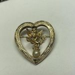 Pretty Brooch Pin Vintage Gold Tone Cupid In A Heart Faux Pearl Photo 0