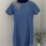 Abercrombie & Fitch  Denim‎ Sheath Dress. Size Medium w/embroidered flowers Photo 0