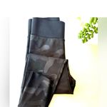 Ultracor  High Silk Camo Knockout Legging. Photo 5
