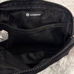 Lululemon  Everywhere Belt Bag in Black Photo 5