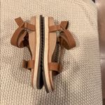 Merrell  WOMENS 8 Tan Leather Sandals Photo 1