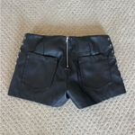 Princess Polly  Shorts Black Photo 4