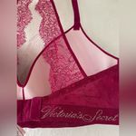 Victoria's Secret Victoria Secret Bra 38DD T Shirt Lightly Lined Berry Banded Logo Trim Lace Back Photo 3