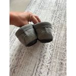 Minnetonka  gray moccasin 6‎ gray shoe Photo 4