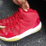 Nike Jordan Nike Air Jordan Max Aura Men's Basketball Shoes in Gym Red Size: 8. Photo 0