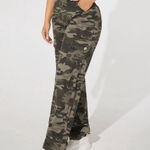 SheIn PETITE Camo Print Flap Pocket Cargo Jeans Photo 2