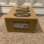 Yeezy Boost 700 Vanta Photo 3