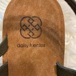 Daisy Fuentes  Women’s Sandals size 11M BNWOT please see all photos Photo 3