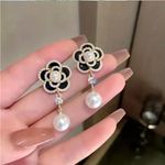 Exquisite Camellia Goddess Earrings Small Pearl Accent European Elegant Gold Photo 2