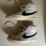 Nike blazers White Size 7.5 Photo 2