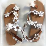 New Women’s White Sunflower Sandals, Size 8 Silver Photo 0