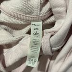 Alo Yoga Alo Accolade hoodie in ballet pink Photo 4