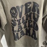 Overstimulated Mama Graphic Crewneck Sweatshirt Size Medium Green Photo 2