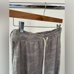 Vuori ‎ Grey/White Camo Joggers Size Small Photo 1